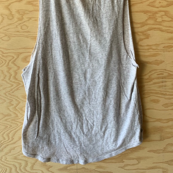 Light gray tank - Picture 2 of 2